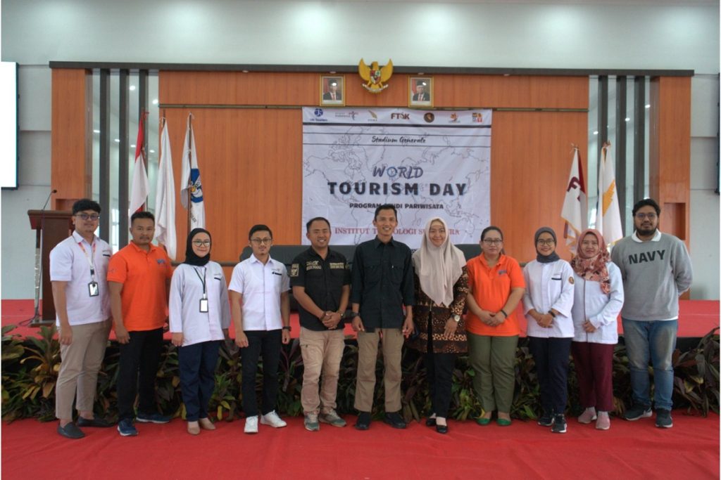 Program Studi Pariwisata Gelar Studium Generale “Tourism and Peace” Untuk Memperingati Hari Pariwisata Sedunia